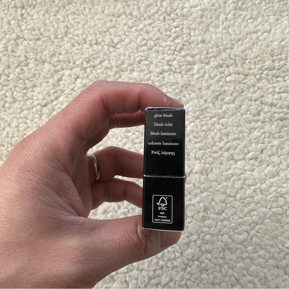 Armani Beauty
Luminous Silk Glow Blush 61 Desire NWT - Picture 3 of 7